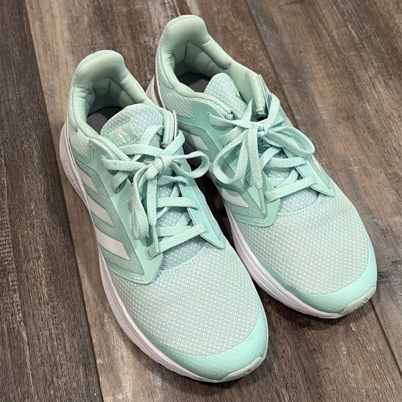 Adidas cloud foam running shoes- mint green size 10 - Picture 1 of 9